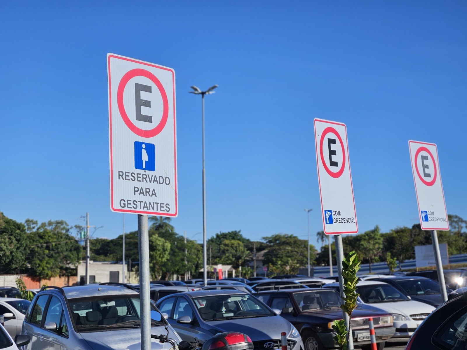 SMT orienta população sobre emissão do Cartão para idosos e pessoas com deficiência