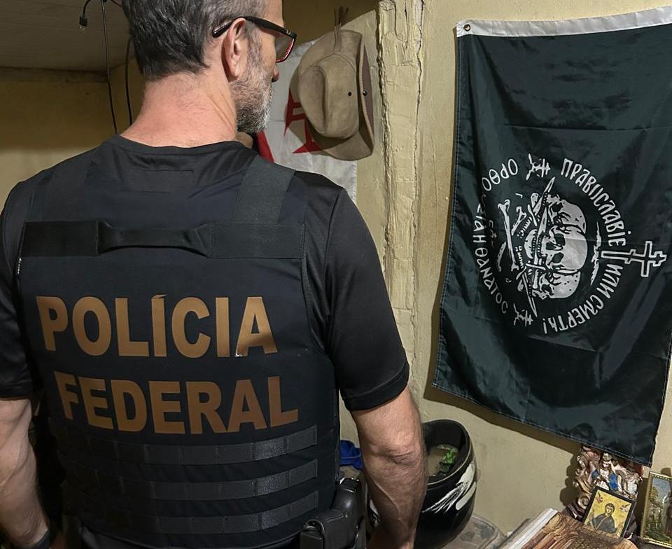 PF faz operação contra adolescente suspeito de administrar grupo neonazista em Goiás