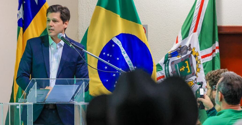 Daniel Vilela entrega 500º título do Regulariza Campo a produtores rurais
