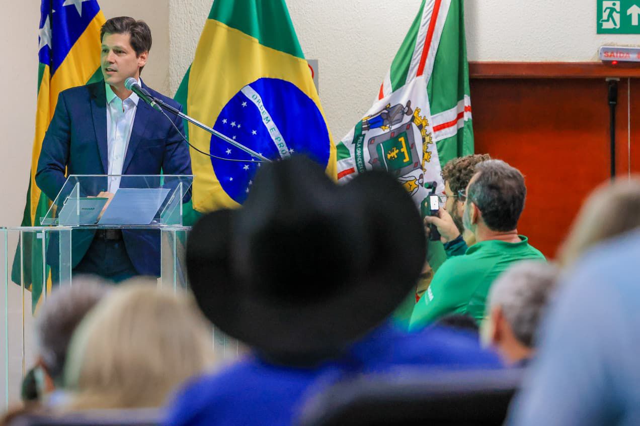 Daniel Vilela entrega 500º título do Regulariza Campo a produtores rurais