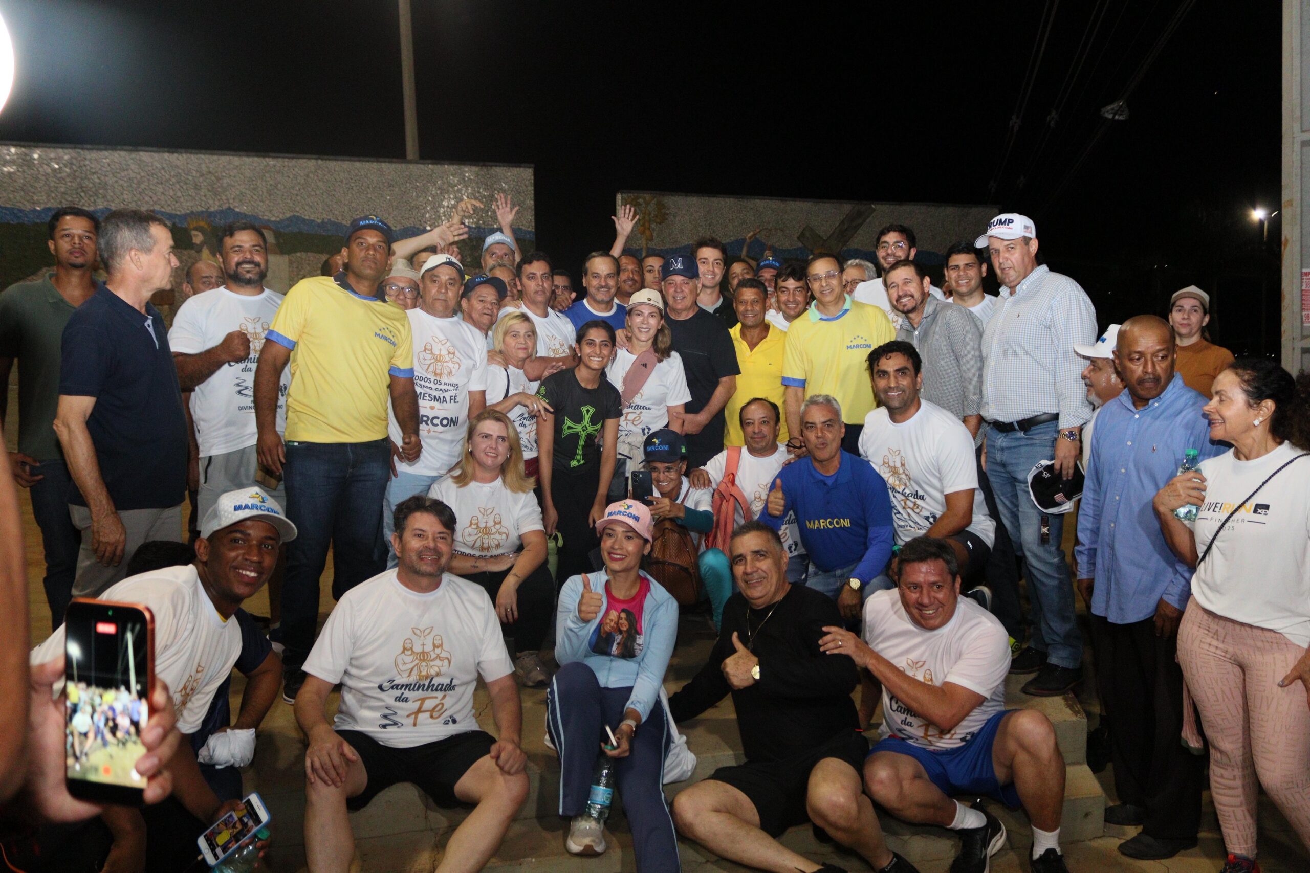 Marconi percorre Via dos Romeiros e encerra caminhada na Basílica do Divino Pai Eterno