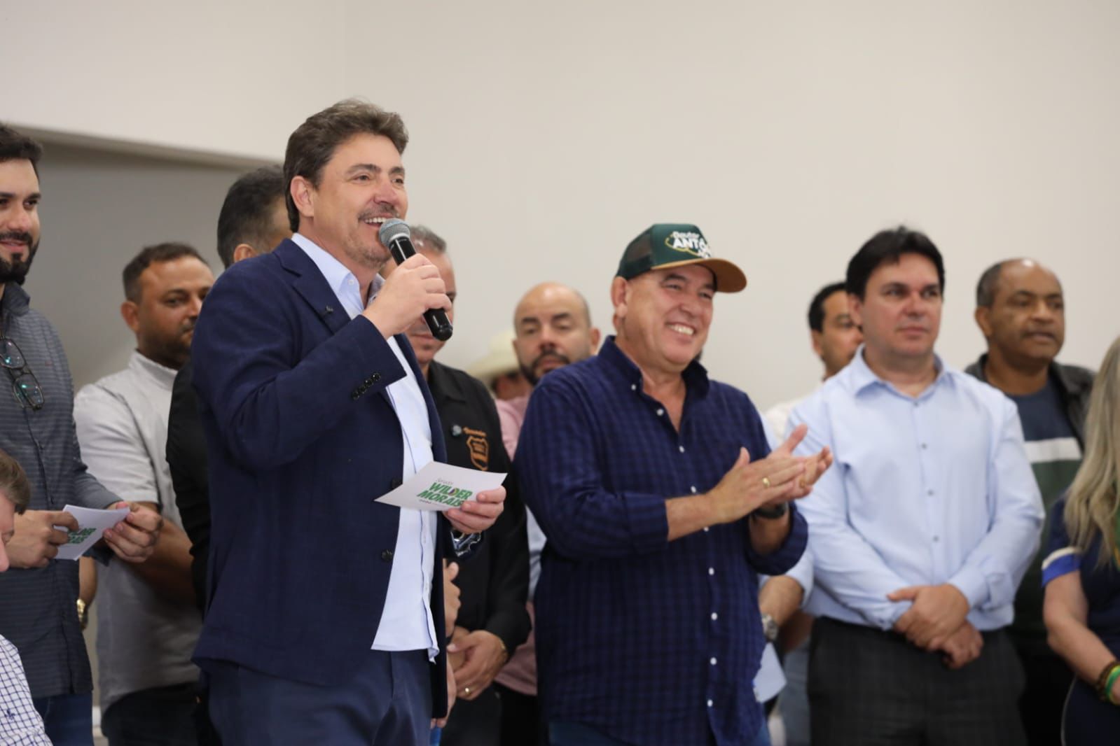 Senador Wilder Morais entrega máquinas e beneficia 34 municípios goianos