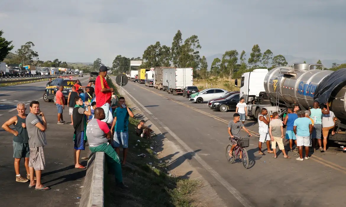 Governo promete aprovar MP do Frete após paralisação