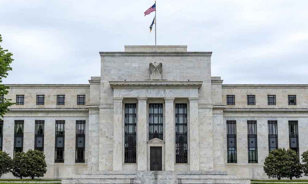 Fed inicia reunião com risco de alta nos juros dos EUA