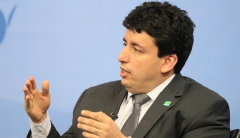 Adriano fica perto de ser confirmado vice de Daniel