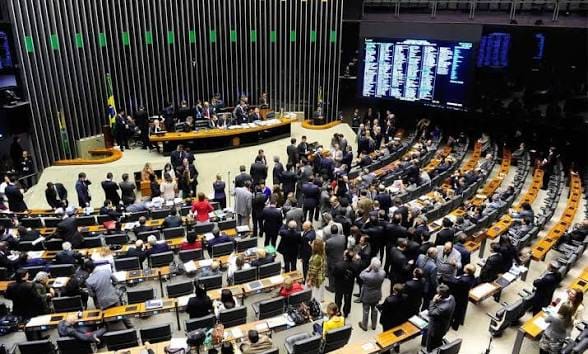 Congresso analisa R$ 18,5 bi contra tarifaço dos EUA