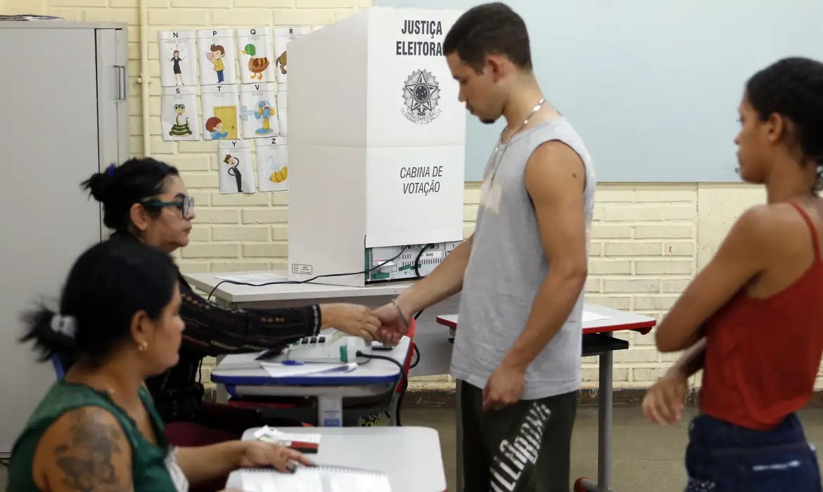 Eleitorado jovem cai 22% em 16 anos e perde espaço nas eleições de 2026