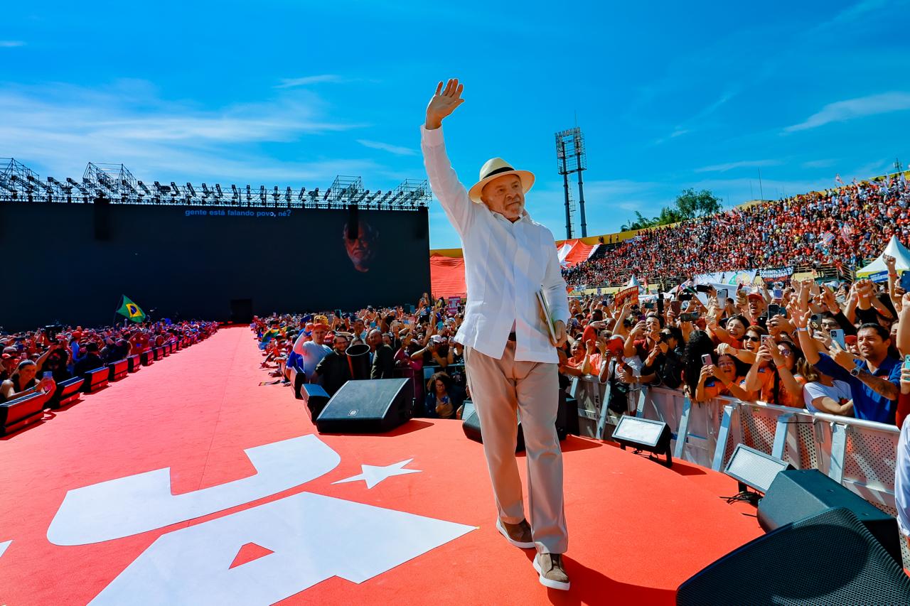 Lula é reeleito presidente e protagoniza virada inédita desde 1989