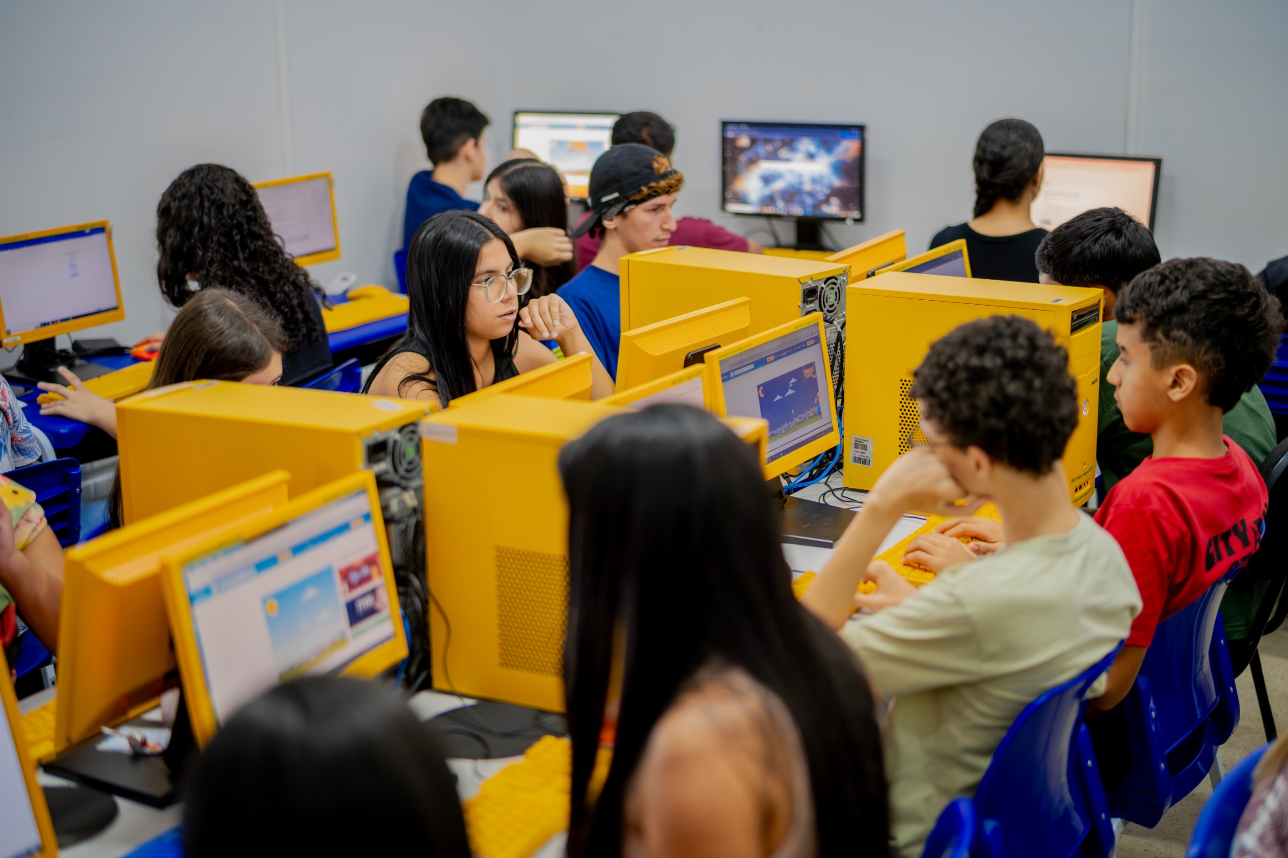Vagas abertas para pessoas acima de 13 anos em curso gratuito de informática básica em Anápolis