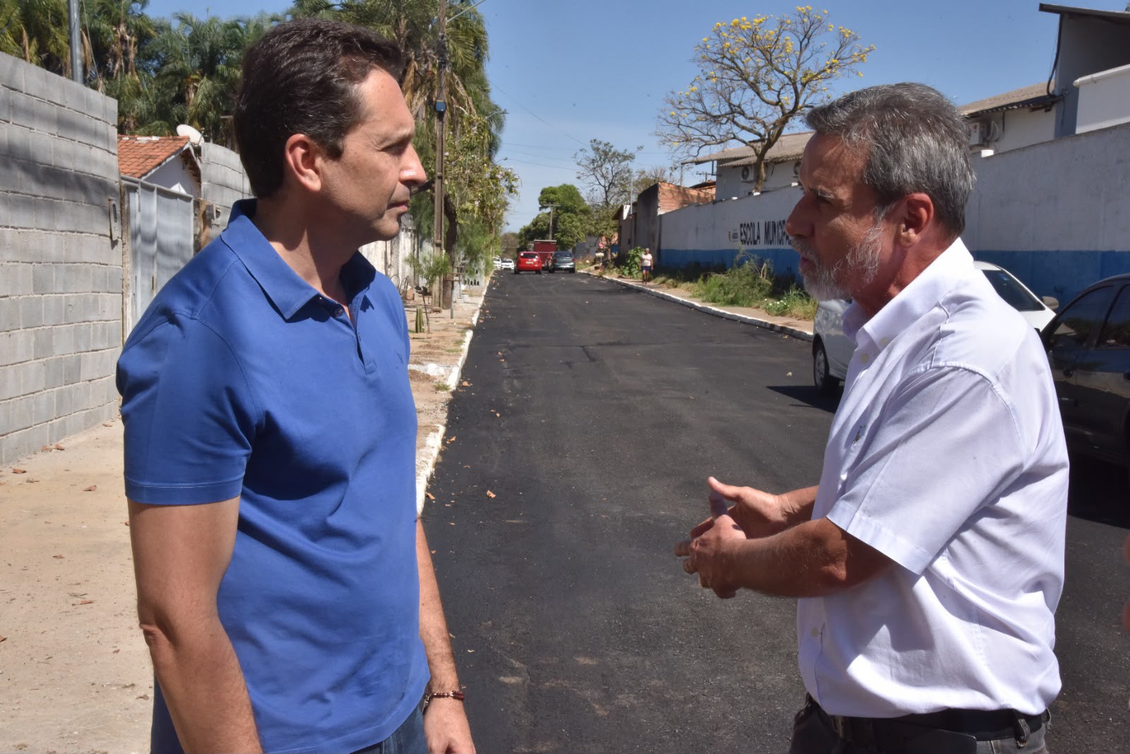 Prefeito Vilela confere avanços no recapeamento no Cidade Vera Cruz e região