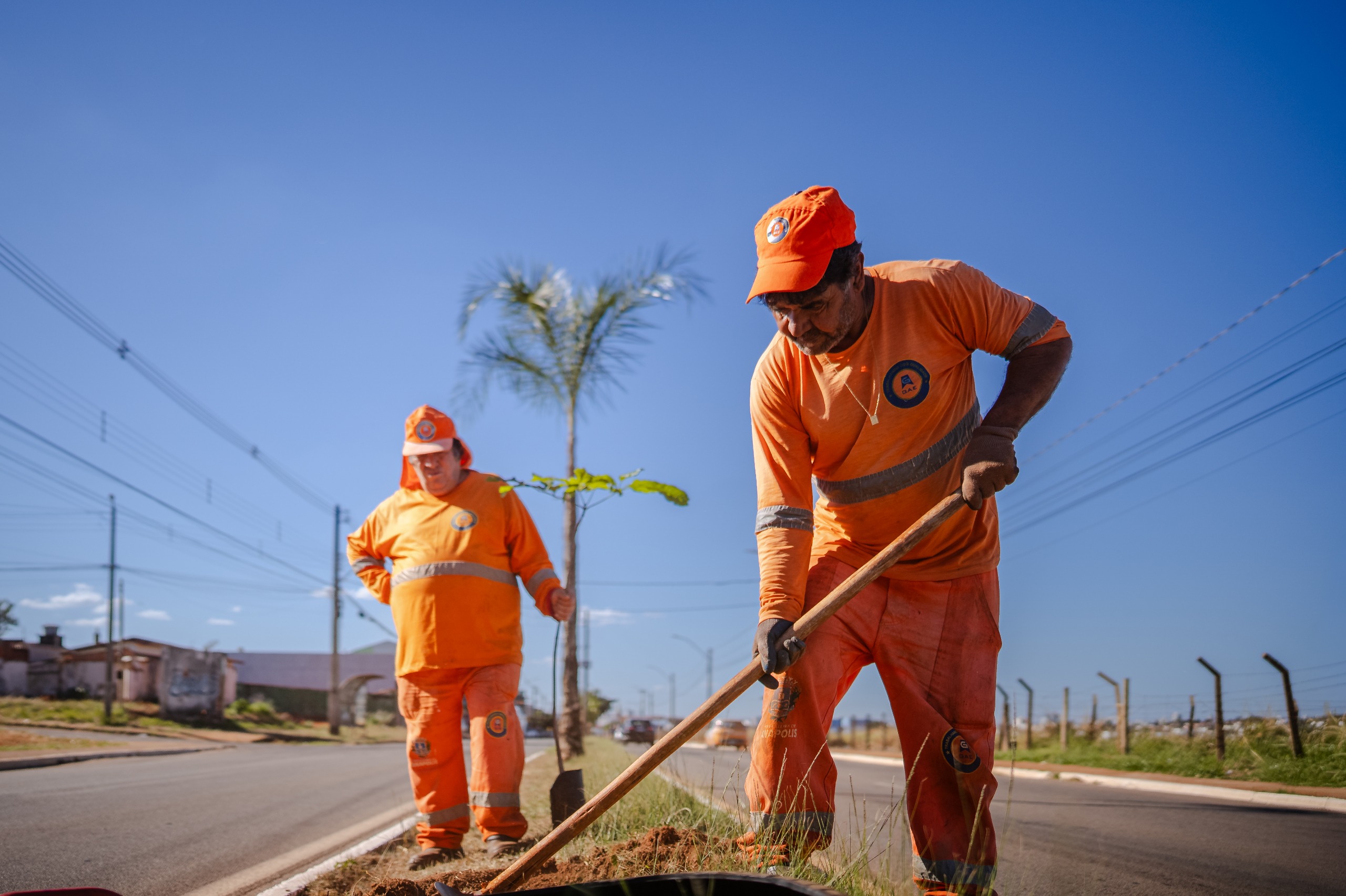 Mais de 40  regiões de Anápolis recebem serviços de manutenção urbana ao longo da semana