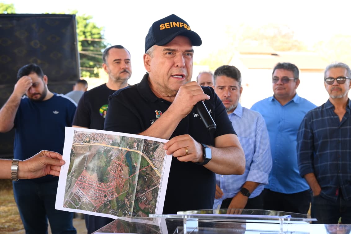 Prefeito Sandro Mabel assina ordem de serviço para recuperação de 40 vias do Setor Fonte das Águas
