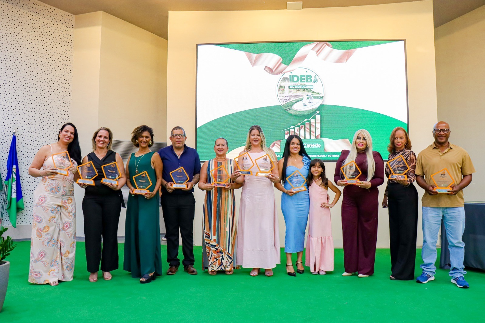 Senador Canedo premia 12 escolas com melhores resultados no Ideb 2025