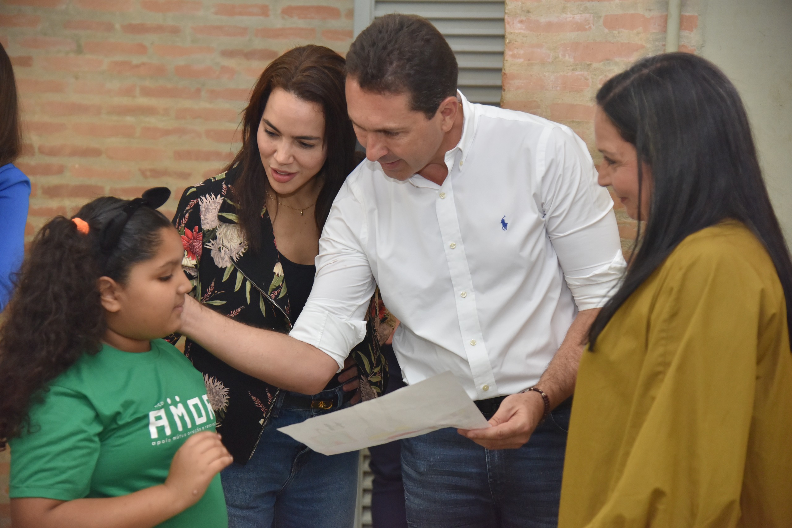 Prefeito Vilela inicia entrega dos 110 mil quilos de alimentos arrecadados no Aparecida é Show