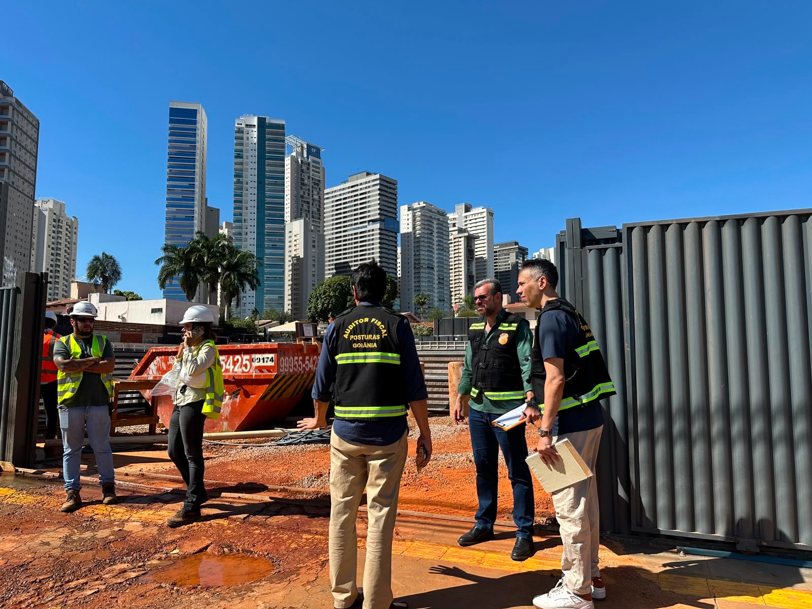 Prefeitura de Goiânia interdita obra no Setor Marista após reincidência em uso irregular de via