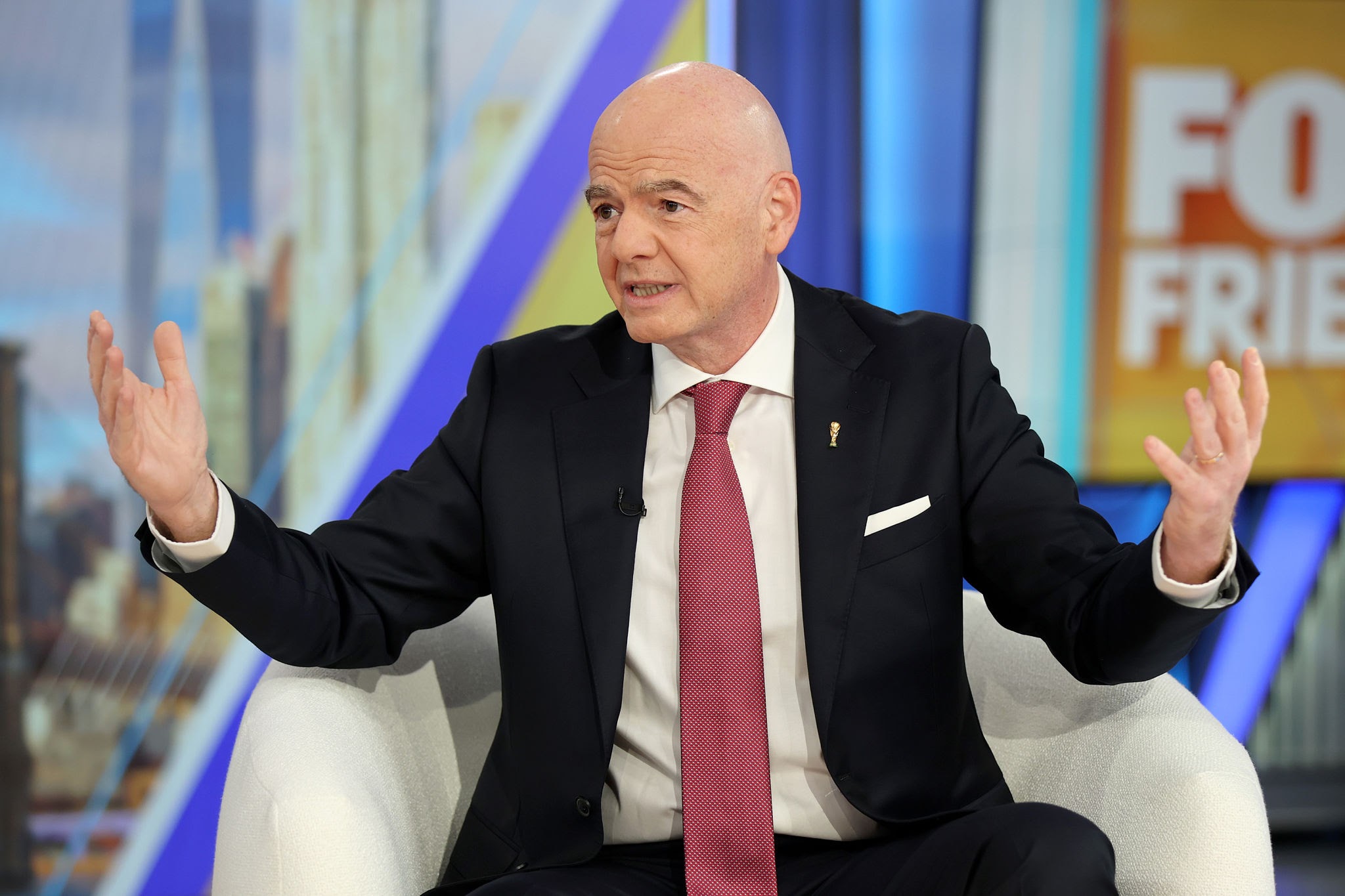 Pressão sobre Infantino aumenta após federações retirarem apoio