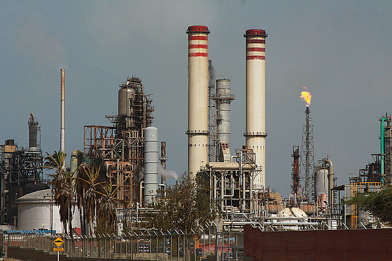 Trump anuncia acordo com Venezuela para controlar 65 bilhões de barris de petróleo
