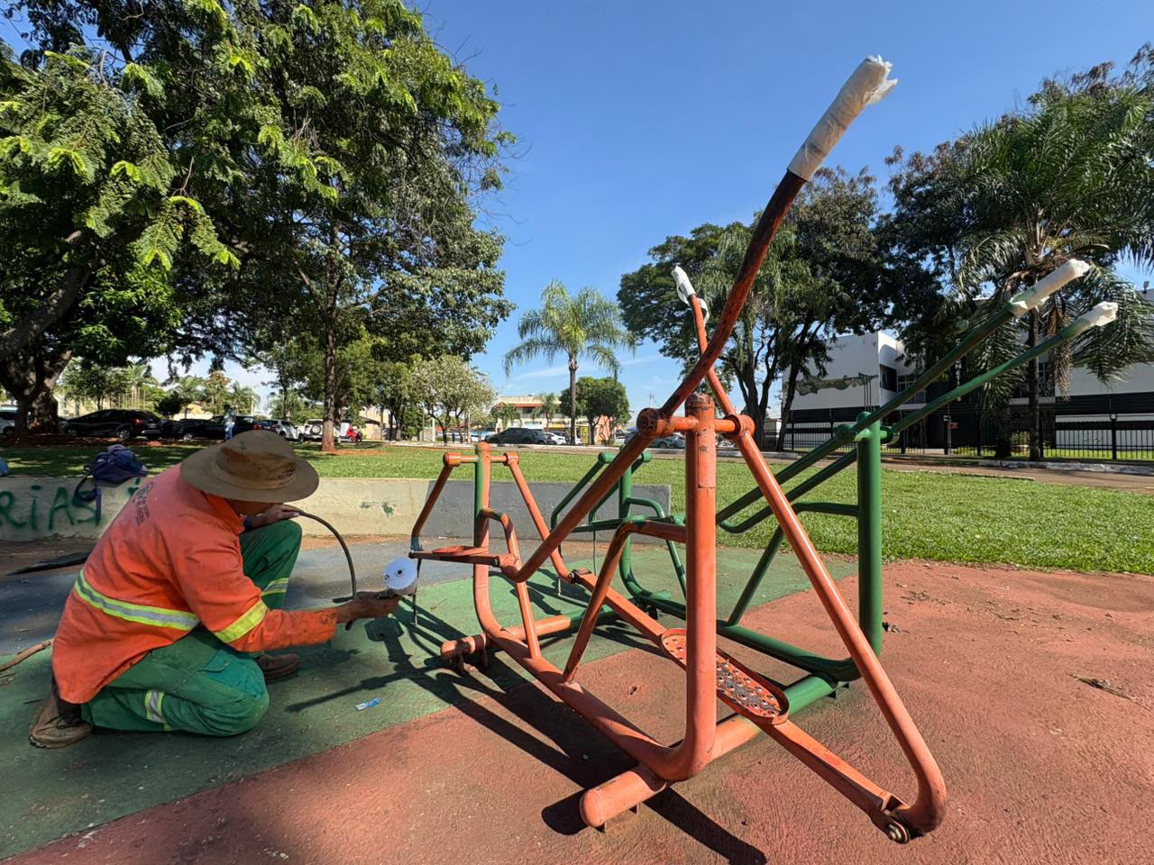 Comurg recupera mais de 1,7 mil equipamentos em praças de Goiânia