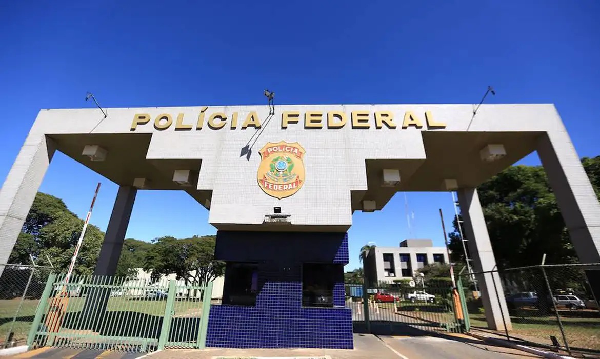 Sindicato da PF critica afastamento de Andrei e Almada