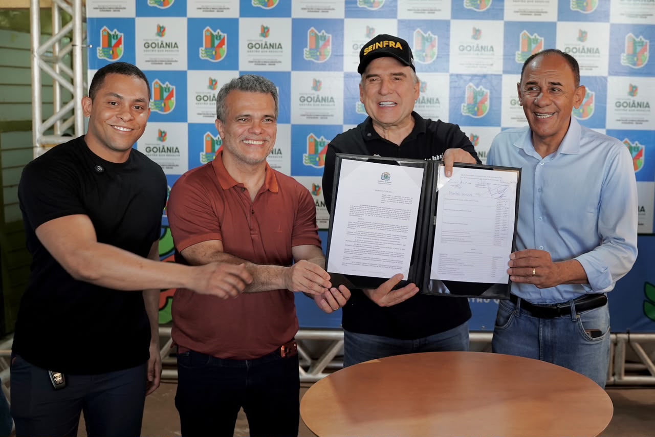 Prefeito Sandro Mabel assina decreto que regulariza Residencial Serra Azul, beneficiando 1.034 famílias