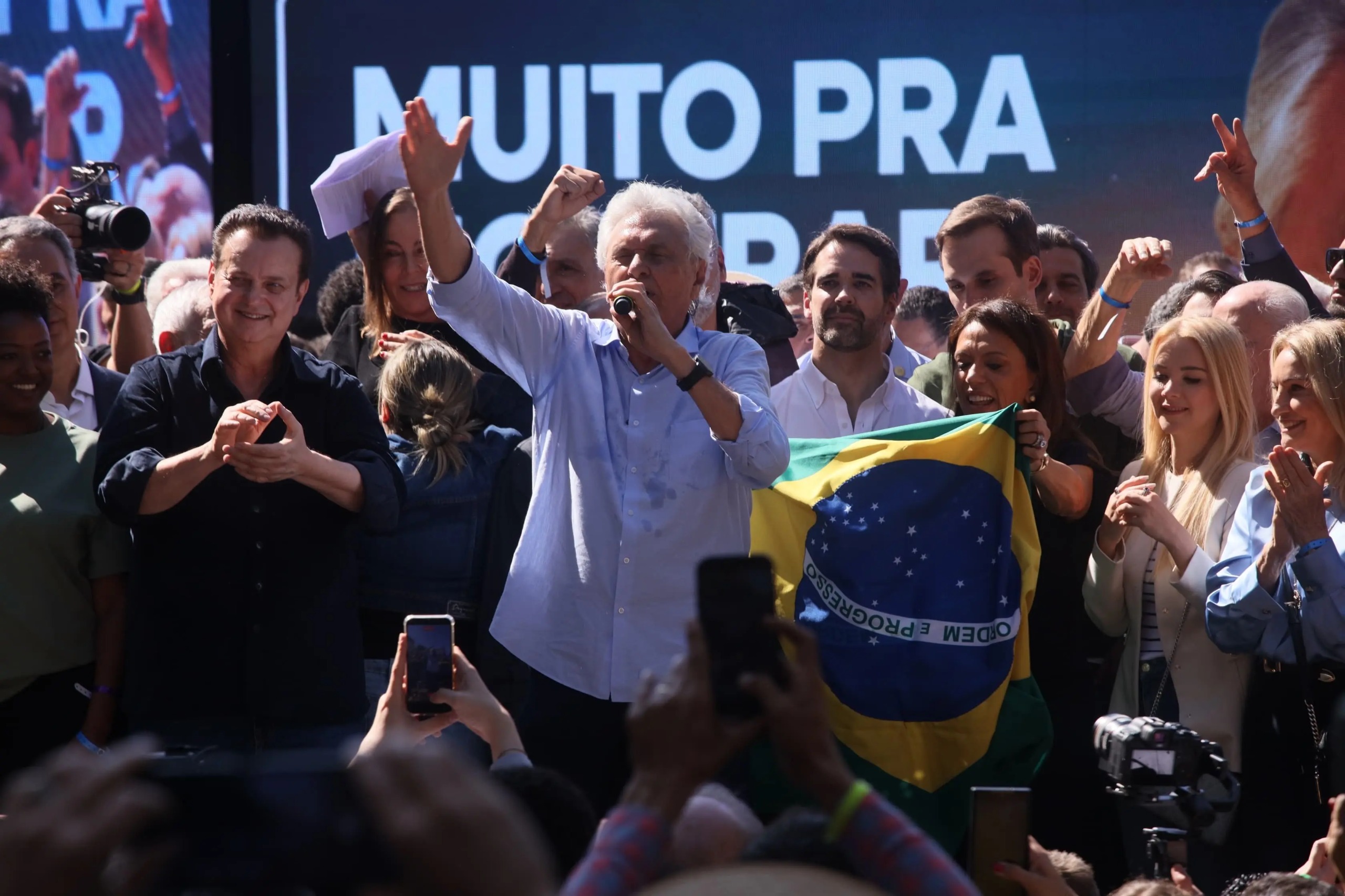 Corrida presidencial tem mobilização de Lula e volta de Caiado