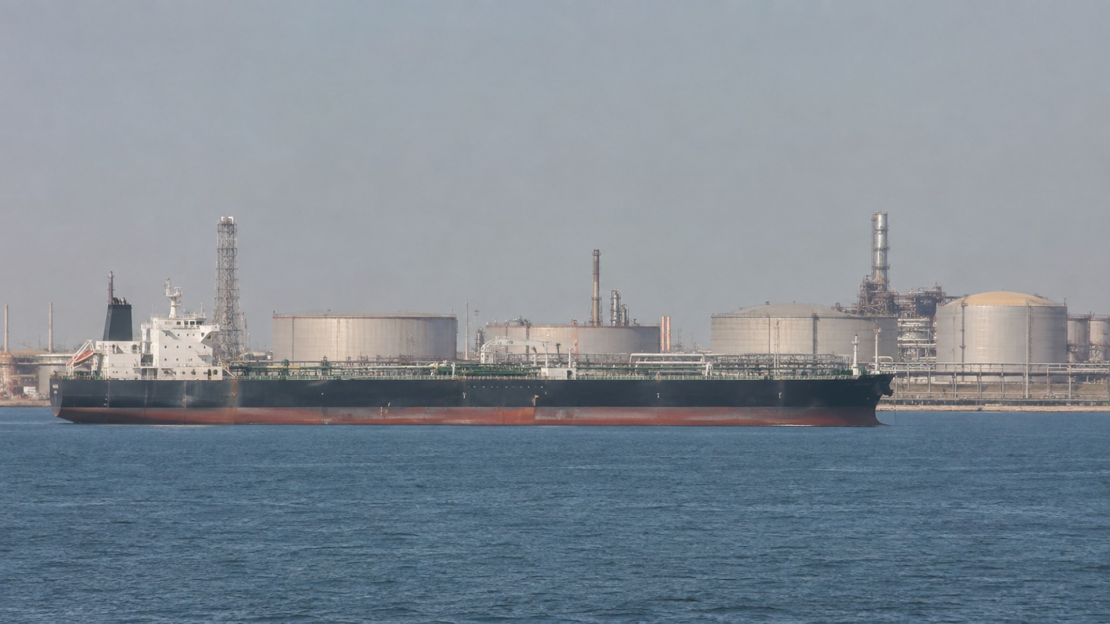 Guerra se amplia no Oriente Médio, e petróleo ronda US$ 108
