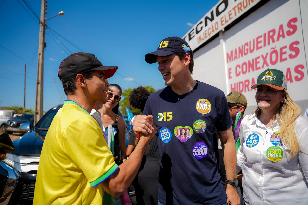 Daniel Vilela é recebido com festa durante carreata em Niquelândia