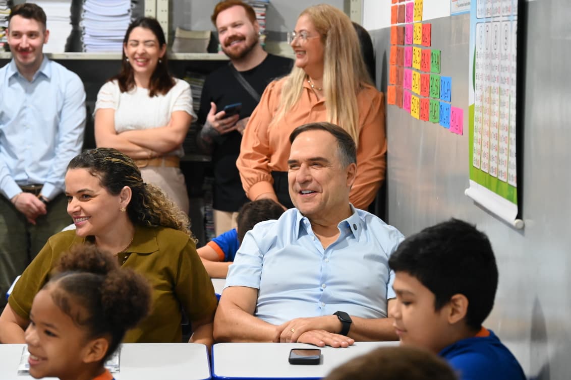 Mabel acompanha aula-modelo de matemática na rede municipal de Goiânia