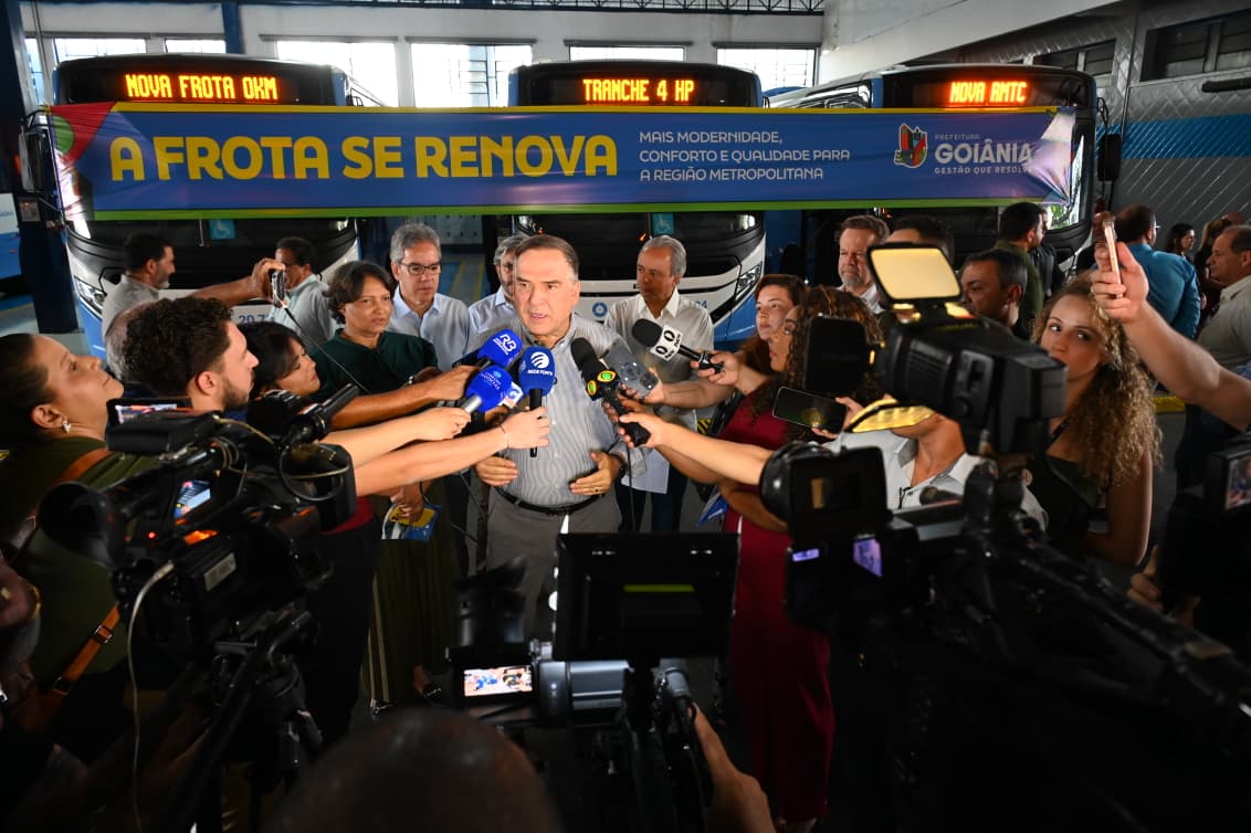 Mabel entrega 19 novos ônibus e afirma que Goiânia tem o melhor transporte coletivo do Brasil