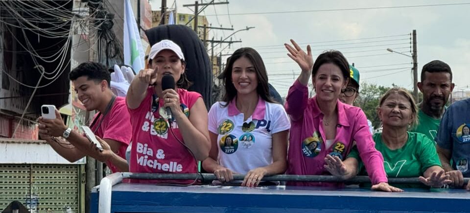 Michelle Bolsonaro participa de carreata em Valparaíso de Goiás e pede votos para Wilder Morais