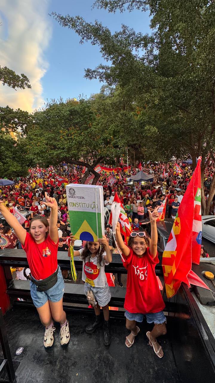 Mais de 80 mil pessoas ocupam as ruas de Goiânia em ato histórico pela reeleição de Lula
