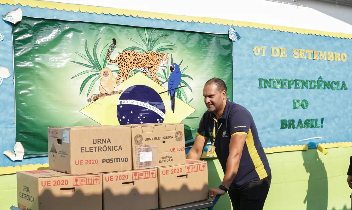 Voto em trânsito: veja como consultar onde votar neste domingo