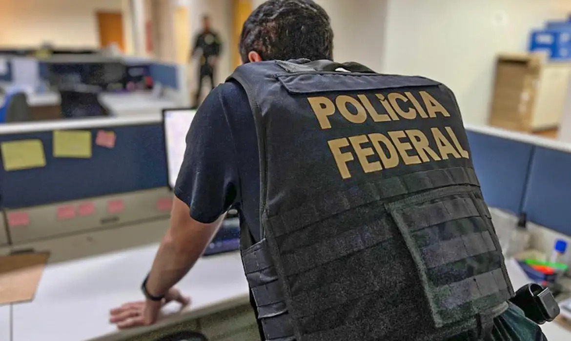 PF conduz 59 pessoas e apreende quase R$ 790 mil no dia da eleição