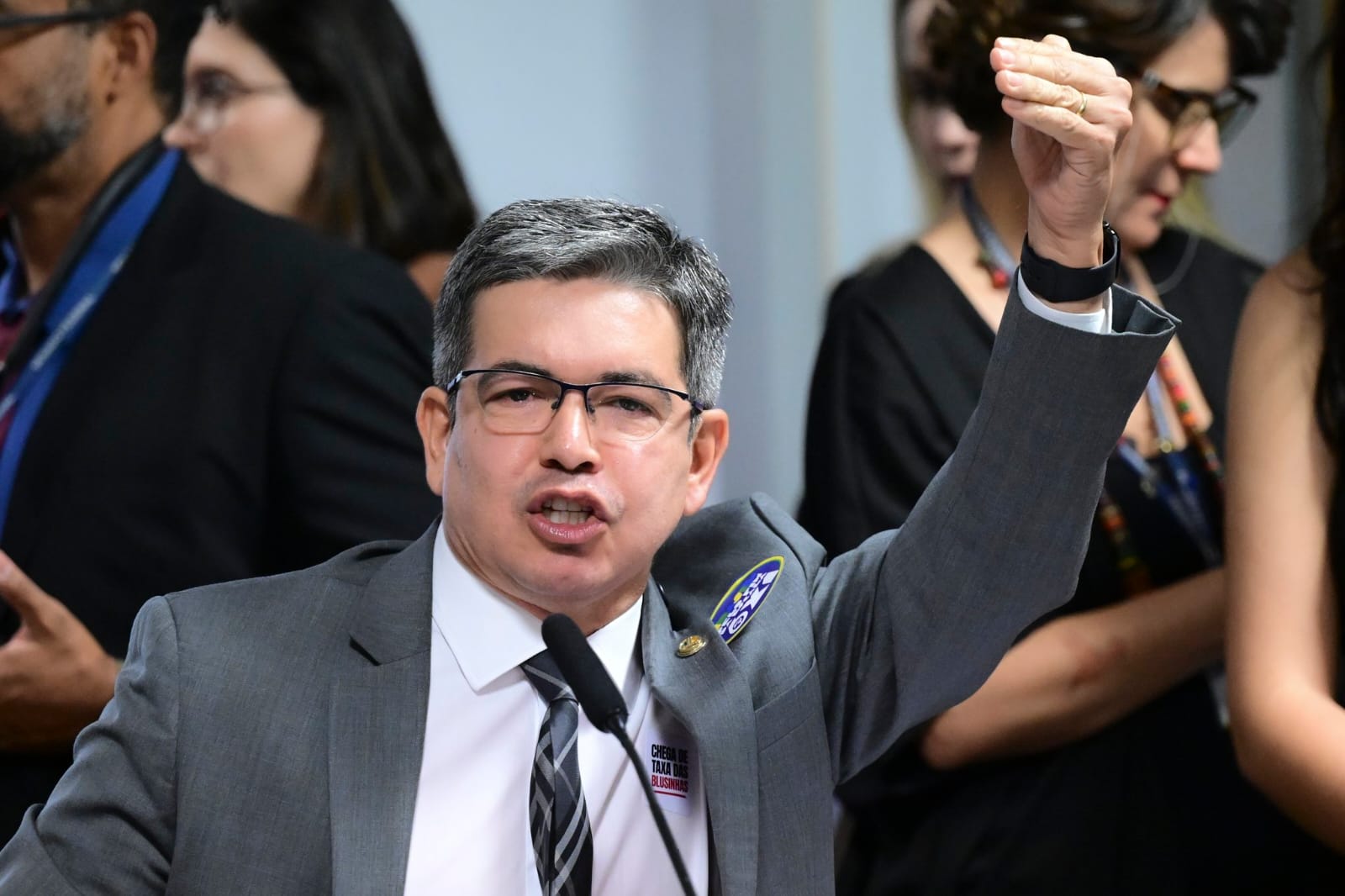 Líder do governo Lula, Randolfe aparece fora das duas vagas ao Senado no Amapá
