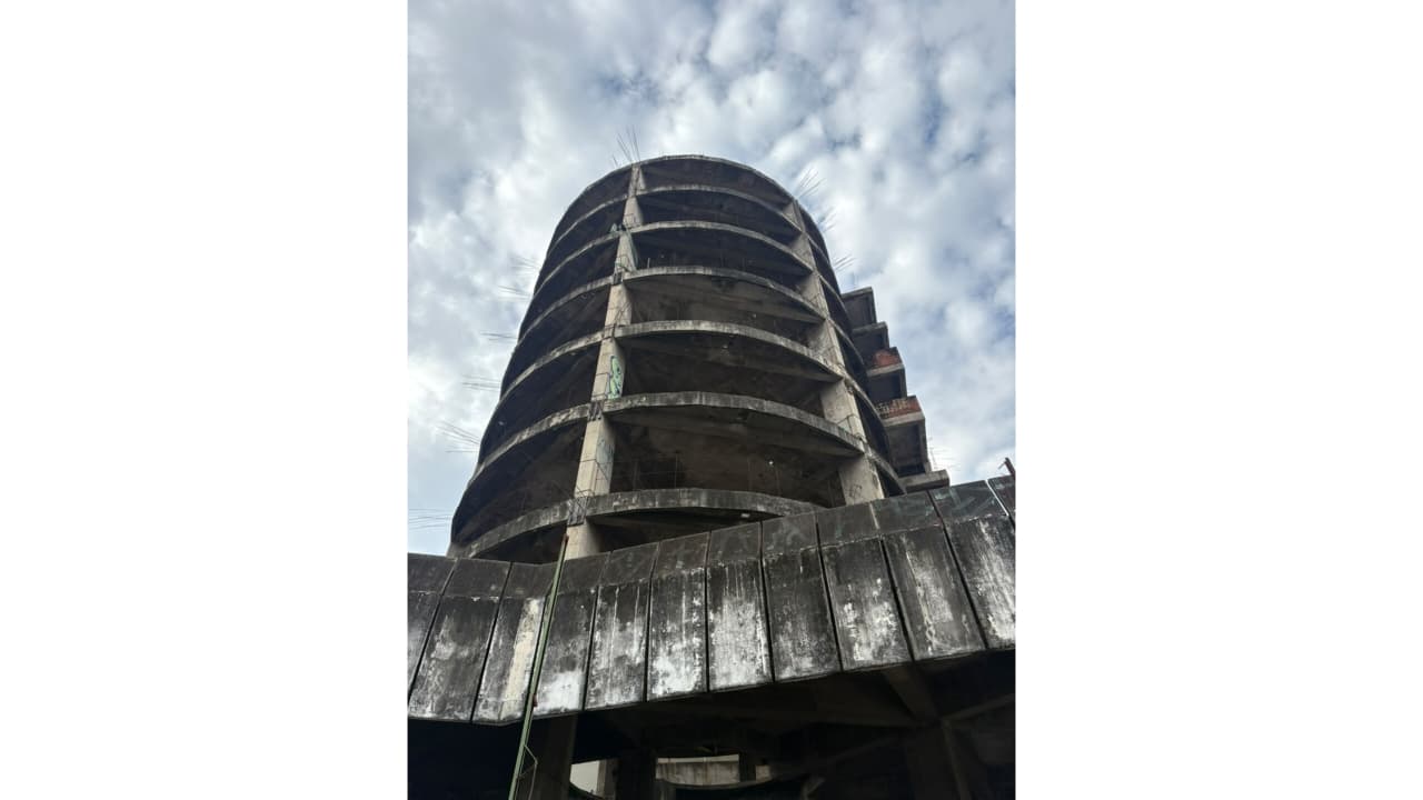 Prefeitura autua dono de prédio abandonado há 25 anos no Centro de Goiânia