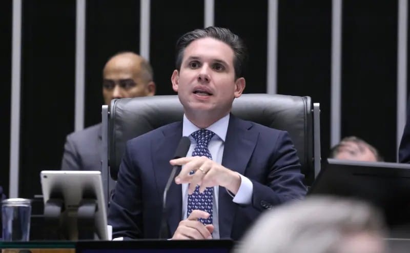 Hugo Motta pauta aumento do teto do MEI e perdão de R$ 12,6 bilhões em dívidas