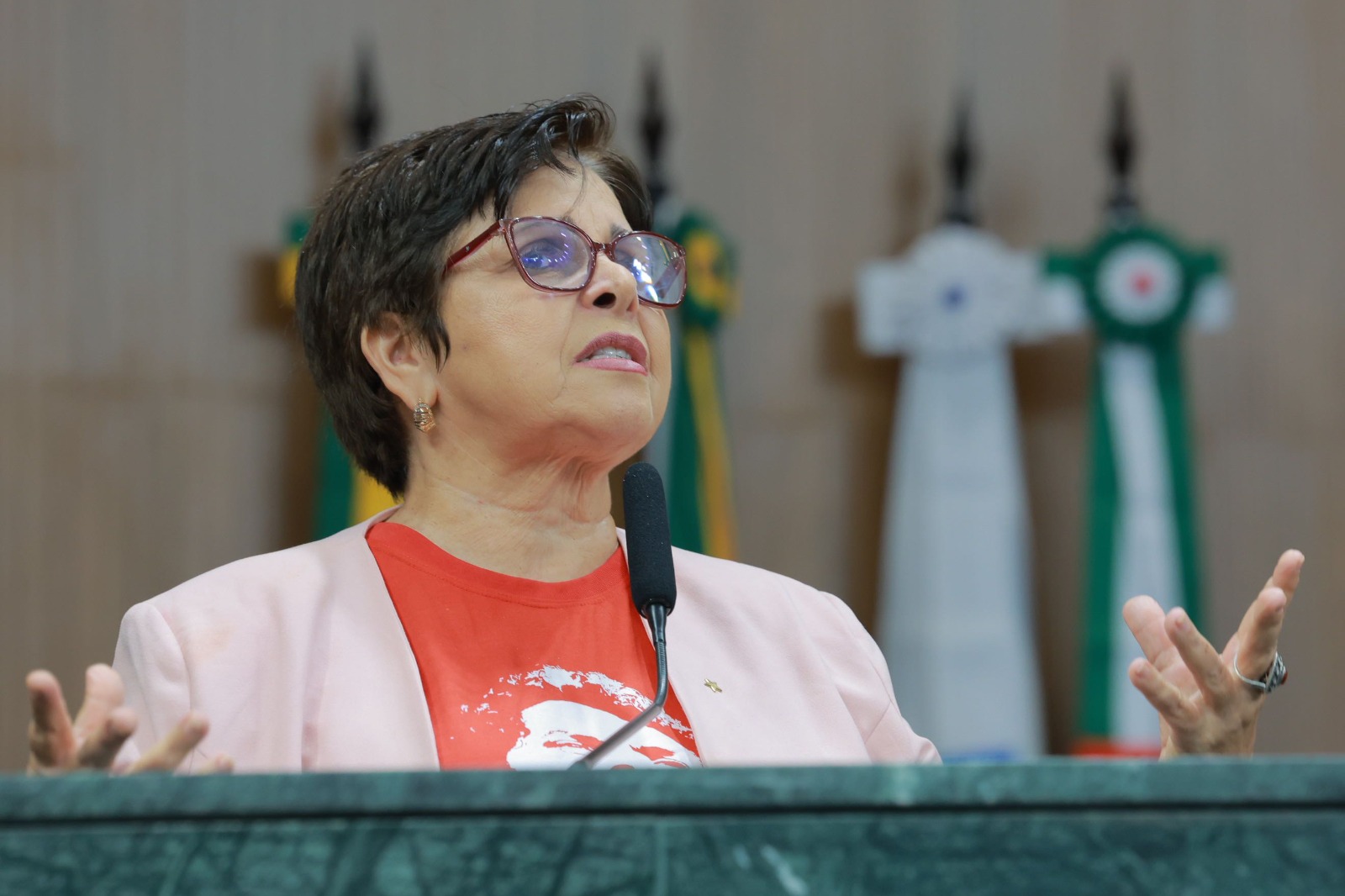 Bia de Lima comemora votação pelo fim da escala 6×1 e destaca impacto para mulheres trabalhadoras