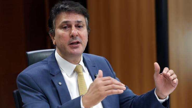 Camilo Santana propõe maioridade penal aos 16 e divide PT