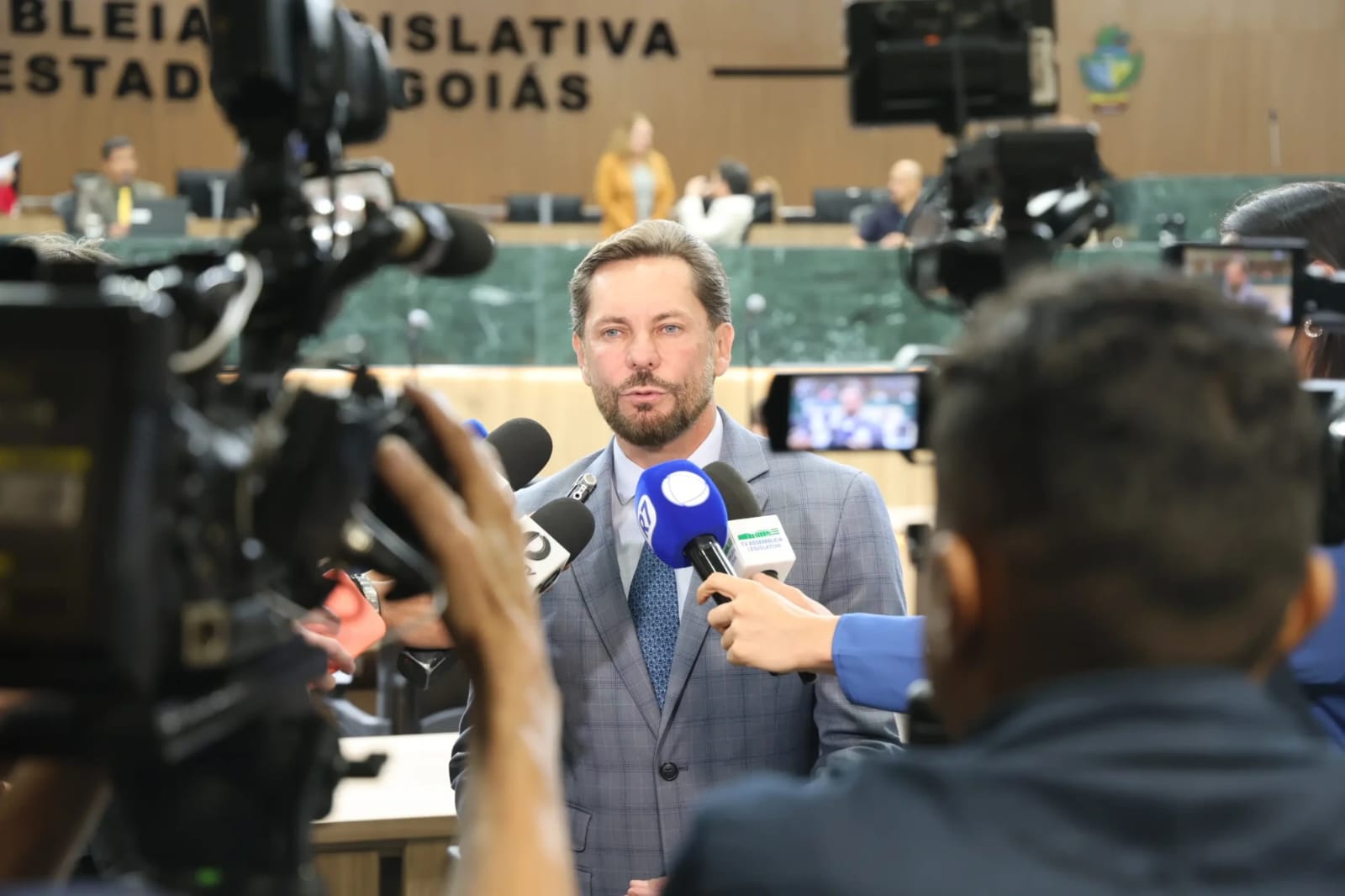 Eleito deputado federal, Bruno Peixoto prepara saída da Alego e articula sucessão