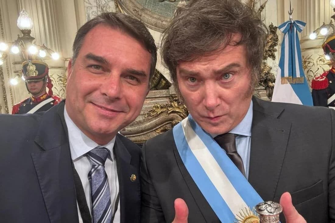 Ligações entre Milei e Eduardo Bolsonaro aumentam suspeitas de que Flávio esteja na Argentina