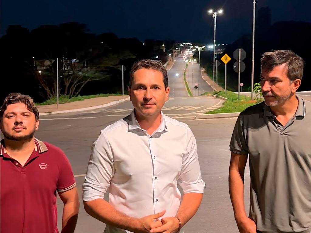 Prefeito Vilela vistoria trechos com nova iluminação noturna no Setor Goiânia Park Sul