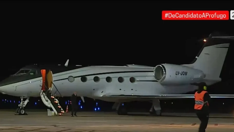 Avião ligado a Flávio Bolsonaro se torna o mais rastreado do mundo no Flightradar24