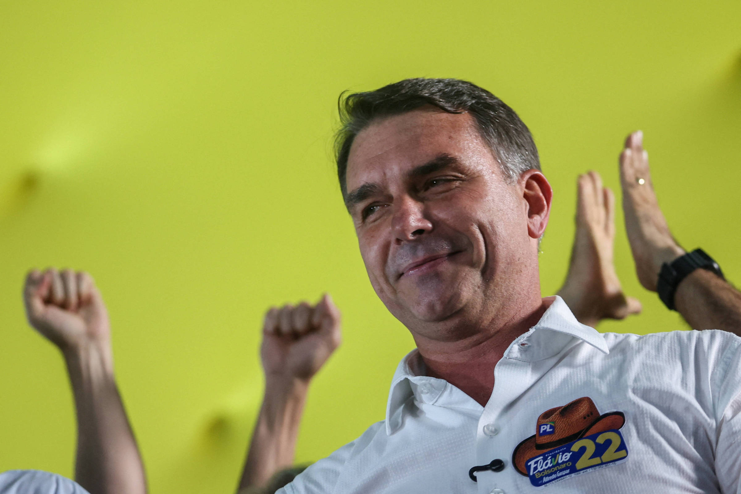 PT pede cassação da chapa de Flávio Bolsonaro e TSE derruba site de criptomoedas