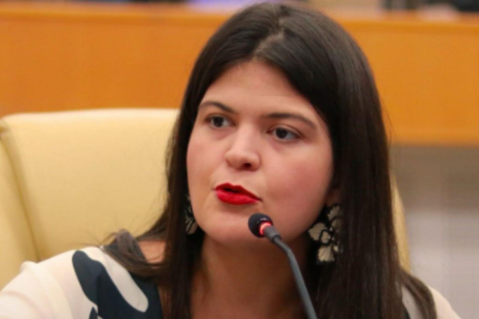 Aava Santiago se manifesta sobre declarações envolvendo a taxa do lixo em Goiânia