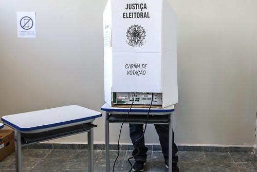 Pode levar celular para votar? Veja o que o TSE proíbe no segundo turno