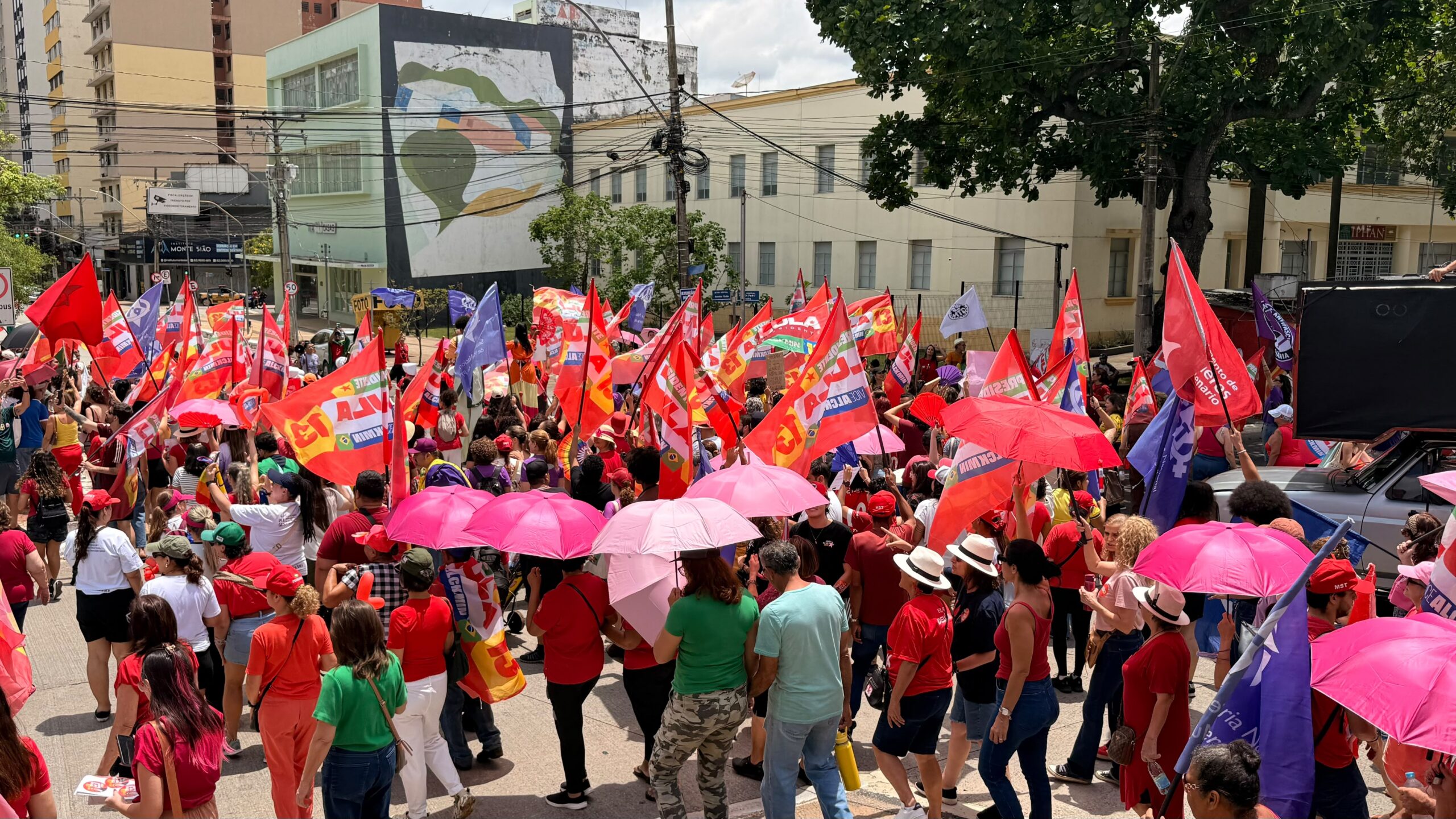 “Quem venceu a eleição em 2022 foram as mulheres”, diz Adriana Accorsi em manifestação