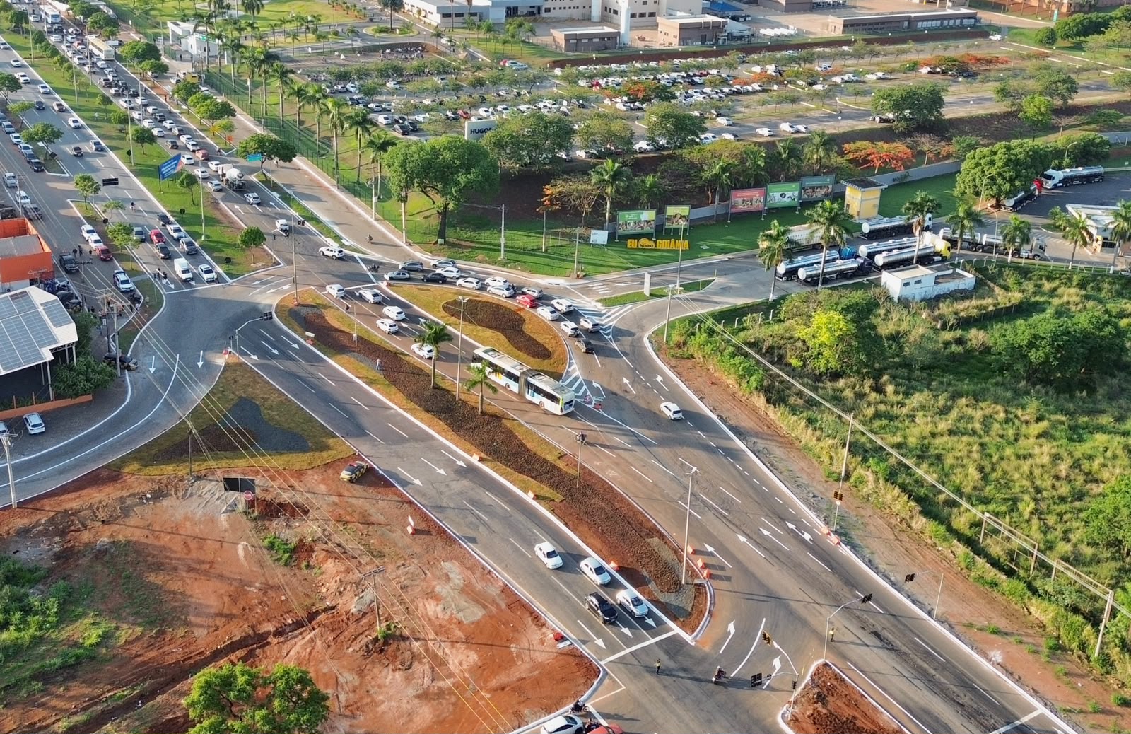 Reconfiguração da rotatória do Hugol melhora trânsito da Região Noroeste