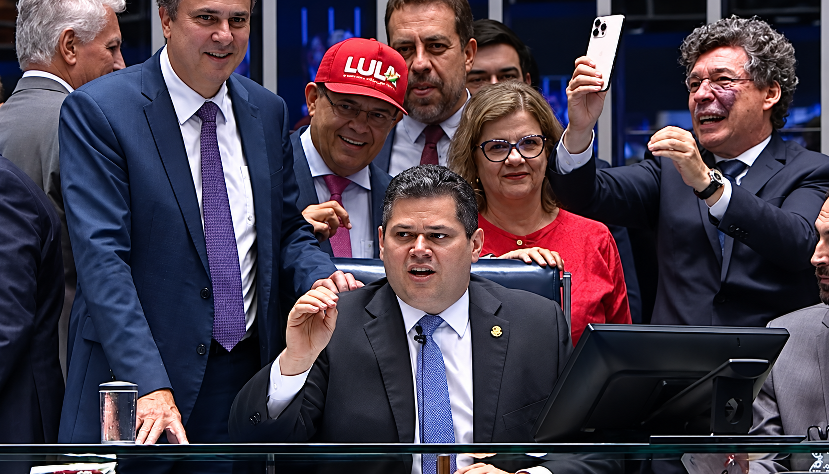 Senado aprova fim da escala 6×1 em dois turnos; veja o que muda